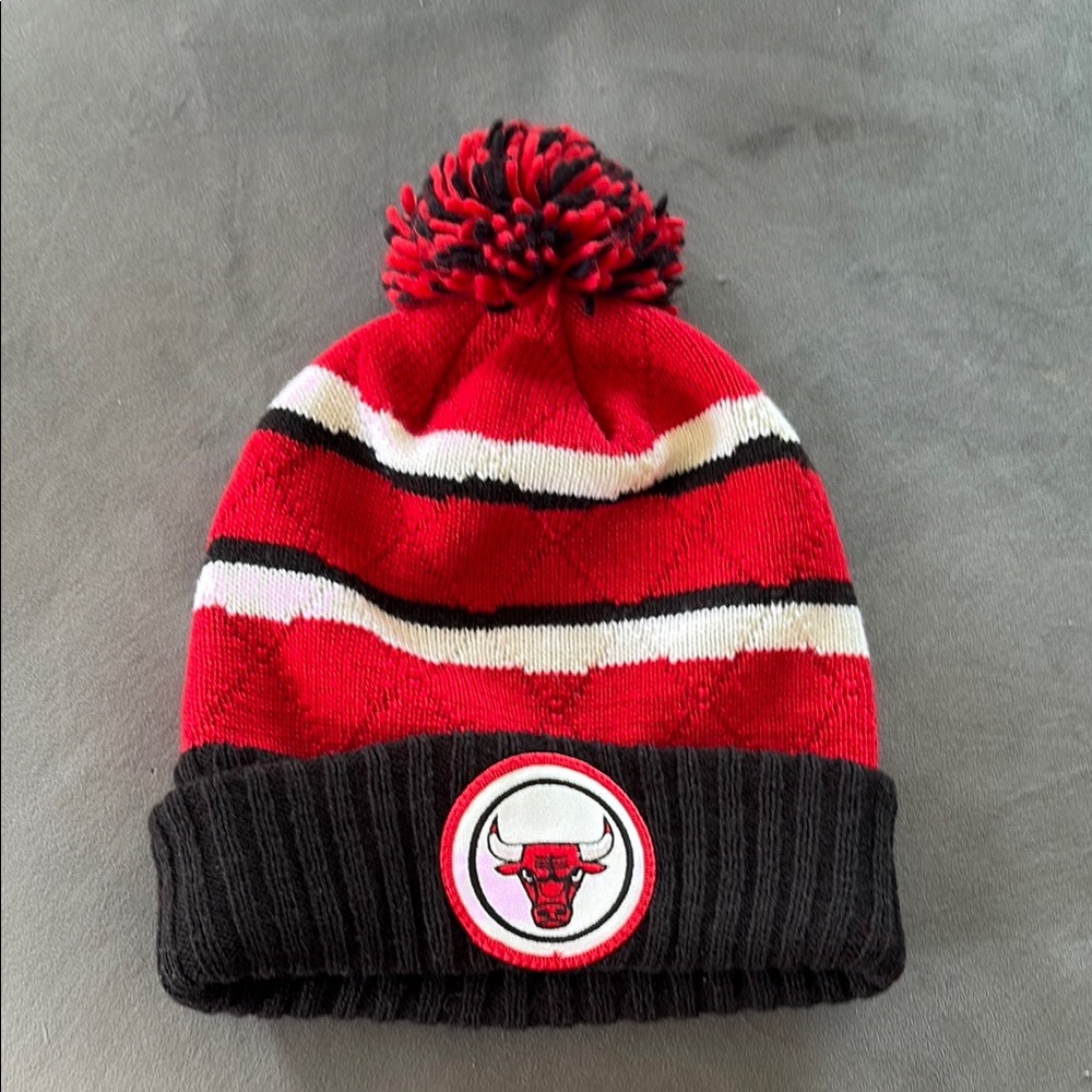 Mitchell & Ness  Red and Black Pom-Pom Beanie
